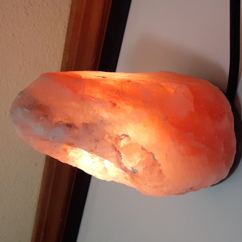 Amethya, Natural Himalayan Salt Lamp on Wood Base - Picture 3 of 12